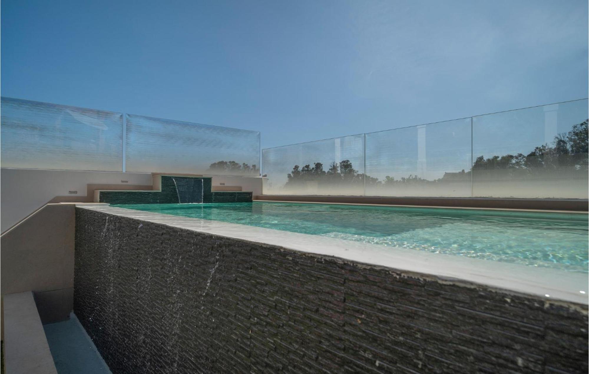 Lovely In With Swimming Pool Сasa de vacaciones