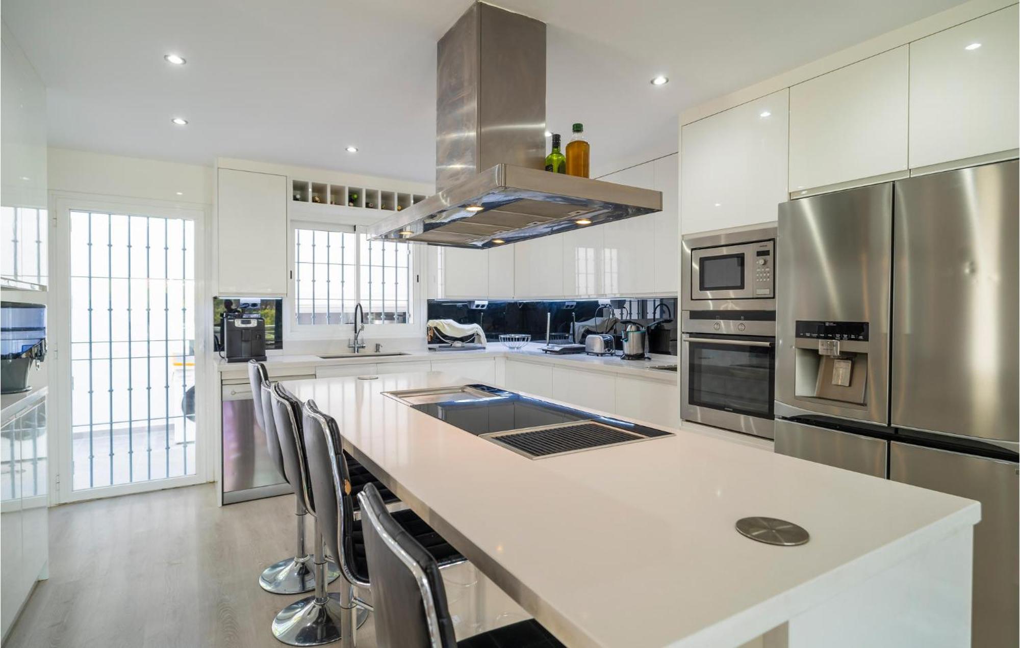 Lovely In With Swimming Pool Marbella